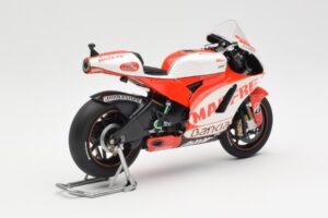 Ducati Desmosedici GP11 #8 H. Barbera Ducati MotoGP Team MotoGP 2011 Minichamps 1:12 123110008 Métal — image 3 sur 6