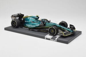 Aston Martin AMR22 Aramco #5 S. Vettel Abu Dhabi GP 2022 Last Race Collector's Edition Minichamps 1:18 117222205 Résine — image 4 sur 7