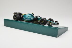 Aston Martin AMR22 #5 S. Vettel Last Race Abu Dhabi GP 2022 Minichamps 1:18 147222205 Résine — image 4 sur 7