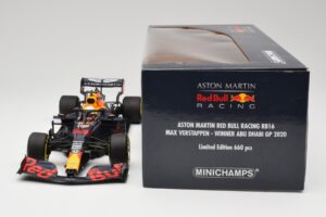 Aston Martin Red Bull Racing RB16 #33 M. Verstappen Abu Dhabi GP Winner 2020 Minichamps 1:18 110201733 Métal — image 6 sur 7