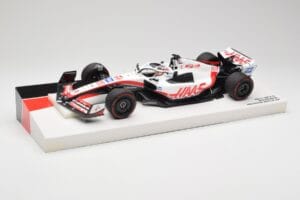 Haas VF-22 #20 K. Magnussen Pole Position Brazil GP 2022 Minichamps 1:18 147222120 Métal — image 2 sur 7