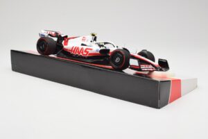 Haas VF-22 #47 M. Schumacher Bahrain GP 2022 Minichamps 1:18 147220147 Métal — image 4 sur 7