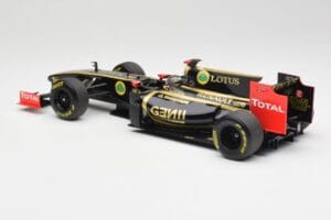 Lotus Renault GP R31 #10 B. Senna F1 2011 Minichamps 1:18 150110079-C1 Métal — image 5 sur 7