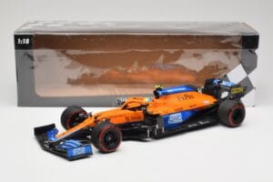 McLaren MCL35M #4 L. Norris Pole Position Russian GP 2021 Minichamps 1:18 530213404 Métal — image 7 sur 7