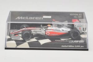 McLaren Mercedes MP4-24 #1 L. Hamilton Showcar 2009 Minichamps 1:43 530094371 Métal — image 5 sur 5
