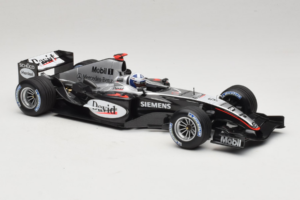 McLaren MP4/19 Mercedes D. Coulthard F1 2004 Minichamps 1:18 530041805 Métal — image 4 sur 7