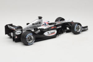 McLaren MP4/19 Mercedes K. Raikkonen F1 2004 Minichamps 1:18 530041806 Métal — image 2 sur 7