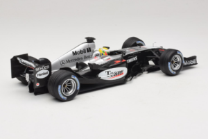 McLaren MP4/19 Mercedes L. Hamilton Autosport Young Driver Test Silverstone 2004 Minichamps 1:18 530044418 Métal — image 2 sur 7