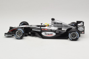 McLaren MP4/19 Mercedes L. Hamilton Autosport Young Driver Test Silverstone 2004 Minichamps 1:18 530044418 Métal — image 3 sur 7