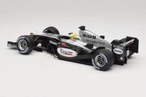 McLaren MP4/19 Mercedes L. Hamilton Autosport Young Driver Test Silverstone 2004 Minichamps 1:18 530044418 Métal — image 5 sur 7
