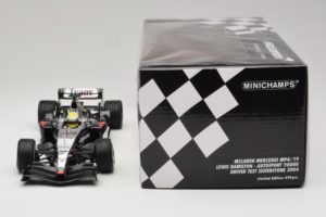 McLaren MP4/19 Mercedes L. Hamilton Autosport Young Driver Test Silverstone 2004 Minichamps 1:18 530044418 Métal — image 6 sur 7