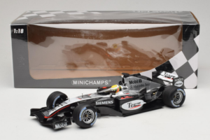 McLaren MP4/19 Mercedes L. Hamilton Autosport Young Driver Test Silverstone 2004 Minichamps 1:18 530044418 Métal — image 7 sur 7