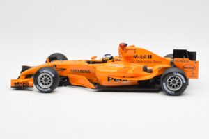 McLaren MP4-20 Mercedes P. de la Rosa Interim Test Car 2006 Minichamps 1:18 530061894 Métal — image 3 sur 6