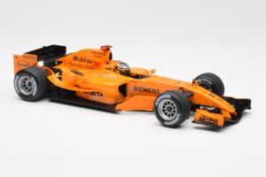 McLaren MP4-20 Mercedes P. de la Rosa Interim Test Car 2006 Minichamps 1:18 530061894 Métal — image 4 sur 6