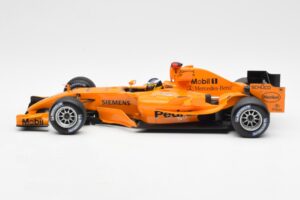 McLaren Mercedes MP4-20 P. de la Rosa F1 Test Car 2005 Minichamps 1:18 B66962343 Métal — image 3 sur 6