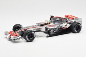 McLaren Mercedes MP4-21 #4 J.P. Montoya F1 2006 Minichamps 1:18 530061804 Métal