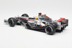 McLaren Mercedes MP4-21 #4 J.P. Montoya F1 2006 Minichamps 1:18 530061804 Métal — image 5 sur 6