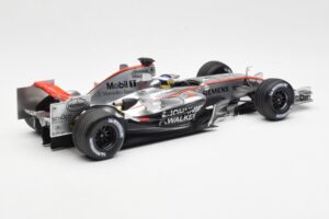 McLaren Mercedes MP4-21 P. de la Rosa F1 Showcar 2006 Minichamps 1:18 B66962346 Métal — image 2 sur 6