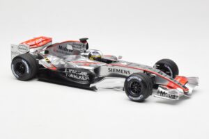McLaren Mercedes MP4-21 P. de la Rosa F1 Showcar 2006 Minichamps 1:18 B66962346 Métal — image 4 sur 6