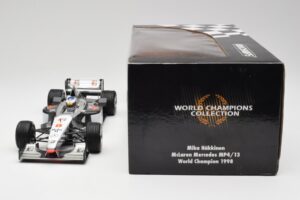 McLaren MP4/13 #8 M. Hakkinen F1 World Champion 1998 Minichamps 1:18 18690008 Métal — image 7 sur 7