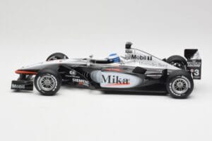 McLaren MP4-16 #4 M. Häkkinen F1 2001 Hot Wheels 1:18 50198 Métal — image 3 sur 6