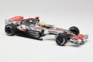 McLaren MP4-21 L. Hamilton Silverstone Test 2006 Minichamps 1:18 530061884 Métal — image 4 sur 6
