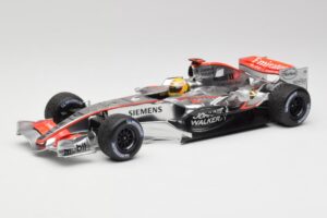 McLaren MP4-25 Mercedes #2 L. Hamilton Showcar 2010 Minichamps 1:18 110100006-R1 Métal