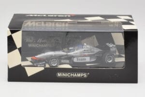 McLaren MP4/98T 2-Seater M. Hakkinen / E. Hakkinen F1 2000 Minichamps 1:43 530984378 Métal — image 4 sur 4