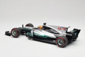 Mercedes AMG W08 EQ Power+ Petronas #44 L. Hamilton F1 World Champion 2017 Minichamps 1:18 186170044 Résine — image 5 sur 7