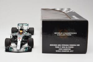 Mercedes AMG W08 EQ Power+ Petronas #44 L. Hamilton F1 World Champion 2017 Minichamps 1:18 186170044 Résine — image 6 sur 7