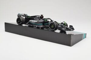 Mercedes AMG W14 E Performance Petronas #63 G. Russell Bahrain GP 2023 Minichamps 1:18 113230163 Résine — image 4 sur 7