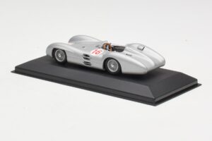 Mercedes W196 Streamliner #16 J.M. Fangio GP Italy Winner 1954 Minichamps 1:43 432543016 Métal — image 3 sur 4