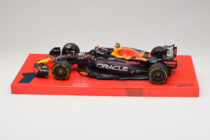 Red Bull Racing RB18 #1 M. Verstappen Oracle Winner Dutch GP 2022 Minichamps 1:18 113223501 Métal