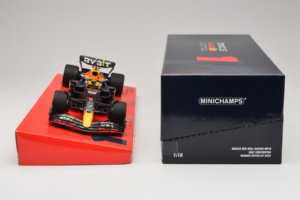 Red Bull Racing RB18 #1 M. Verstappen Oracle Winner Dutch GP 2022 Minichamps 1:18 113223501 Métal — image 6 sur 7