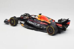 Oracle Red Bull Racing RB18 #1 M. Verstappen Winner Italian GP 2022 Minichamps 1:18 110221601 Métal — image 5 sur 7