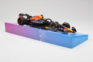 Red Bull Racing RB18 #1 M. Verstappen Winner Miami GP 2022 Minichamps 1:18 113220501 Métal — image 4 sur 7