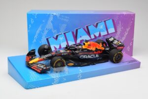 Red Bull Racing RB18 #1 M. Verstappen Winner Miami GP 2022 Minichamps 1:18 113220501 Métal — image 7 sur 7