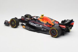 Oracle Red Bull Racing RB18 #11 S. Perez Saudi Arabian GP 2022 Minichamps 1:18 110220011 Métal — image 5 sur 7