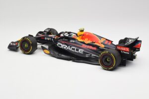 Oracle Red Bull Racing RB18 #11 S. Perez Abu Dhabi GP 2022 Minichamps 1:18 110222211 Métal — image 5 sur 7