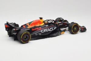 Oracle Red Bull Racing RB19 #1 M. Verstappen Winner Abu Dhabi GP 2023 Minichamps 1:18 110232301 Métal — image 2 sur 7