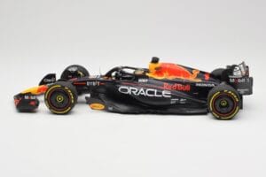 Oracle Red Bull Racing RB19 #1 M. Verstappen Winner Abu Dhabi GP 2023 Minichamps 1:18 110232301 Métal — image 3 sur 7