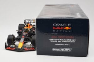 Oracle Red Bull Racing RB19 #1 M. Verstappen Winner Abu Dhabi GP 2023 Minichamps 1:18 110232301 Métal — image 6 sur 7