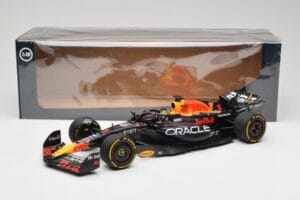 Oracle Red Bull Racing RB19 #1 M. Verstappen Winner Abu Dhabi GP 2023 Minichamps 1:18 110232301 Métal — image 7 sur 7