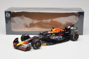 Oracle Red Bull Racing RB20 #1 M. Verstappen Winner Bahrain GP 2024 Minichamps 1:18 110240101 Métal — image 7 sur 7