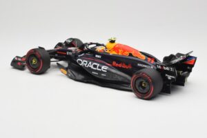 Red Bull Racing RB20 #11 S. Perez Bahrain GP 2024 Minichamps 1:18 110240111 Métal — image 5 sur 7