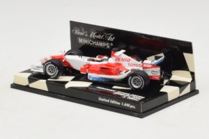 Toyota TF106 Panasonic #12 J. Trulli Panasonic Toyota Racing Showcar 2006 Minichamps 1:43 400060078 Métal — image 3 sur 5