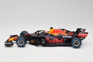 Red Bull Racing Honda RB16B #33 M. Verstappen Belgian GP Winner 2021 Minichamps 1:18 110211333 Résine — image 3 sur 7
