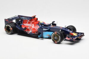 Red Bull Racing RB6 #6 M. Webber F1 Showcar 2010 Minichamps 1:18 150100076 Métal — image 4 sur 6