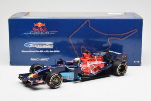 Red Bull Racing RB6 #6 M. Webber F1 Showcar 2010 Minichamps 1:18 150100076 Métal — image 6 sur 6
