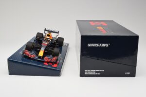 Red Bull Racing Honda RB16B #33 M. Verstappen Emilia Romagna GP 2021 Case Edition Minichamps 1:18 113210133 Résine — image 6 sur 7